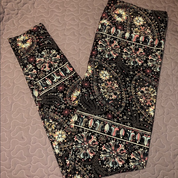 LuLaRoe Pants - NWT Lularoe TC black pastel paisley leggings